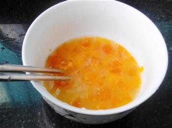 番薯叶咸蛋汤的做法步骤3