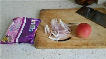 番茄洋葱炒方便面的做法步骤1