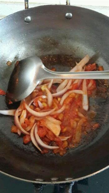 番茄洋葱炒方便面的做法步骤3