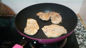 姜黄野菇鸡肉炖饭的做法图解2