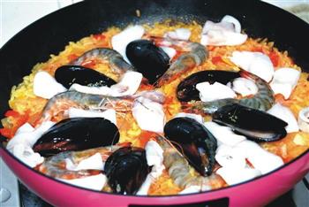 西班牙海鲜饭的做法步骤7