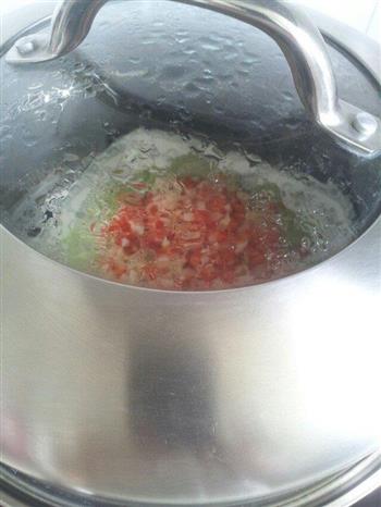 红椒蒜蓉蒸丝瓜的做法步骤5