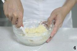 红莲蓉奶油皮月饼的做法步骤4
