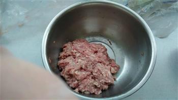 圆白菜猪肉水饺的做法步骤2