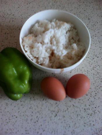 青椒蛋炒饭的做法步骤1