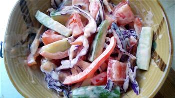 紫甘蓝蔬菜沙拉的做法图解2