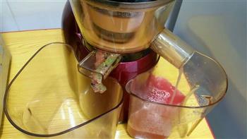 葡萄番茄西瓜汁的做法步骤2