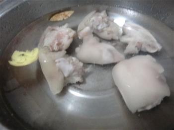 韩式辣酱烤猪蹄的做法步骤2