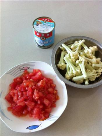 椰浆番茄炒菜花的做法步骤1