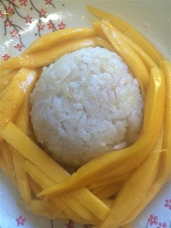 椰浆芒果糯米饭的做法步骤4