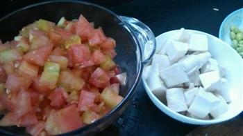 西红柿鸡蛋豆腐汤的做法步骤1
