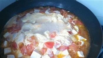 西红柿鸡蛋豆腐汤的做法步骤3