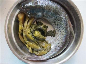 泡椒酸菜鱼-激起味蕾的酸辣开胃菜的做法步骤1