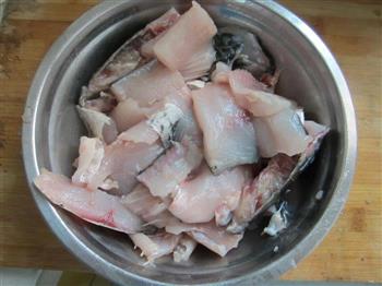 泡椒酸菜鱼-激起味蕾的酸辣开胃菜的做法步骤2