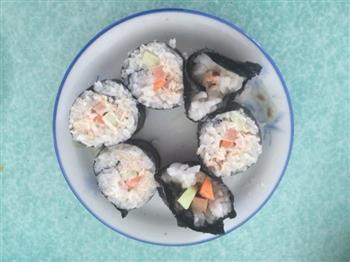 金枪鱼沙拉寿司的做法步骤10