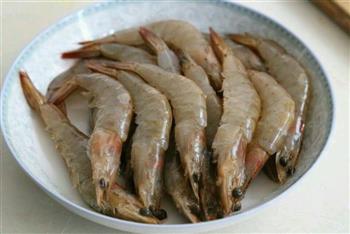 泰式香浓咖喱虾的做法步骤1