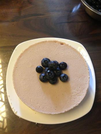 蓝莓慕斯蛋糕的做法步骤1