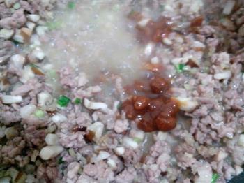 酱香四季豆肉末水煎包的做法步骤4