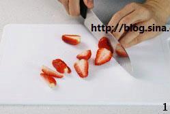 自制草莓果酱的做法图解1