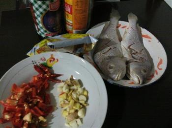 红烧黄鱼的做法步骤1