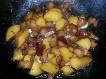 土豆红烧肉的做法步骤3