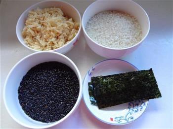 黑米肉松寿司的做法图解1