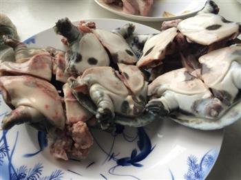 宴席上的一道大菜-野生甲鱼炖五花肉的做法步骤1
