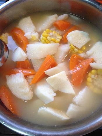 山药玉米红萝卜汤的做法图解3