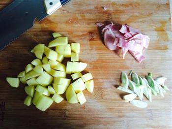 培根土豆焖饭的做法步骤2