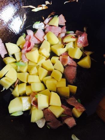 培根土豆焖饭的做法步骤4