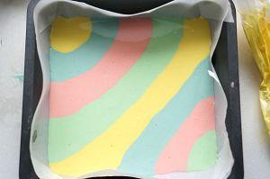 五彩斑斓的彩虹蛋糕卷的做法步骤11