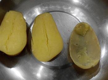 芝士玉米黑椒肠焗土豆泥的做法步骤2