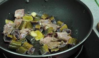 火腿黄鳝排骨汤的做法图解4