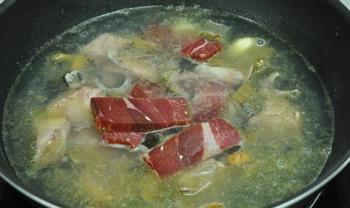 火腿黄鳝排骨汤的做法步骤5