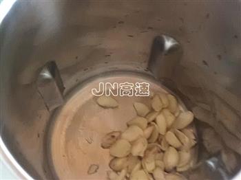 百合大米酥梨粥的做法步骤5
