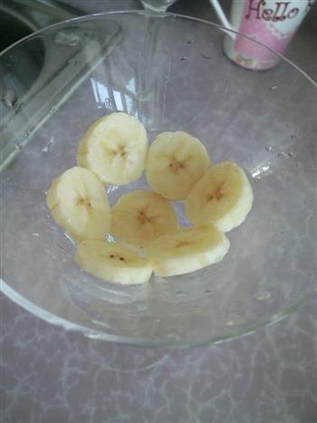 香蕉火龙果沙拉的做法步骤2