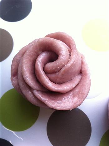 爱的饽饽-紫薯玫瑰花卷的做法步骤10