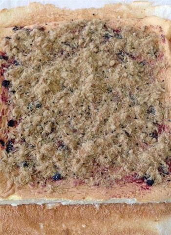 肉松蓝莓酱蛋糕卷的做法步骤12