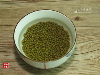 绿豆粥-以粥养生度长夏的做法步骤2