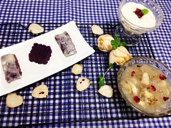 早餐-银耳绿豆百合汤&自制酸奶&椰香紫薯糕&麻薯的做法步骤1