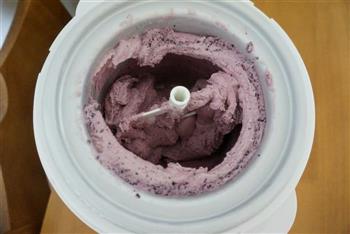 蓝莓酸奶冰淇淋的做法步骤5