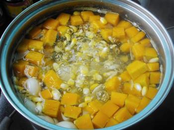 袪湿补气-玉米南瓜百合甜汤的做法图解5