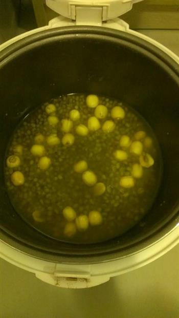 莲子银耳绿豆汤的做法图解1