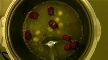 莲子银耳绿豆汤的做法步骤2