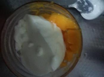 芒果淡奶油冰淇淋的做法图解4