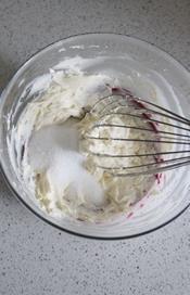 草莓夹心乳酪慕斯蛋糕的做法步骤3