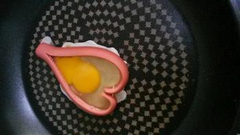 爱心煎蛋的做法步骤5