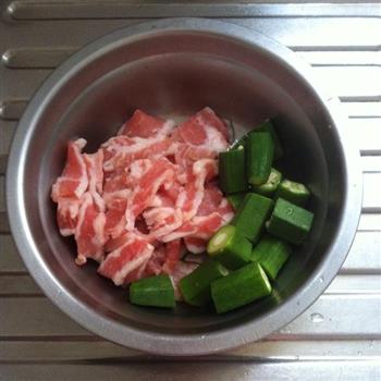 健康下饭菜-—秋葵炒猪颈肉的做法图解1
