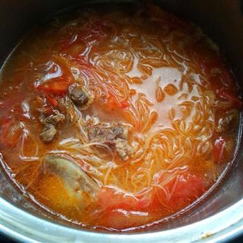 健康开胃-番茄牛腩米线的做法步骤6