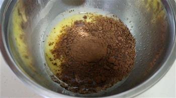 杏仁巧克力海绵蛋糕的做法步骤3